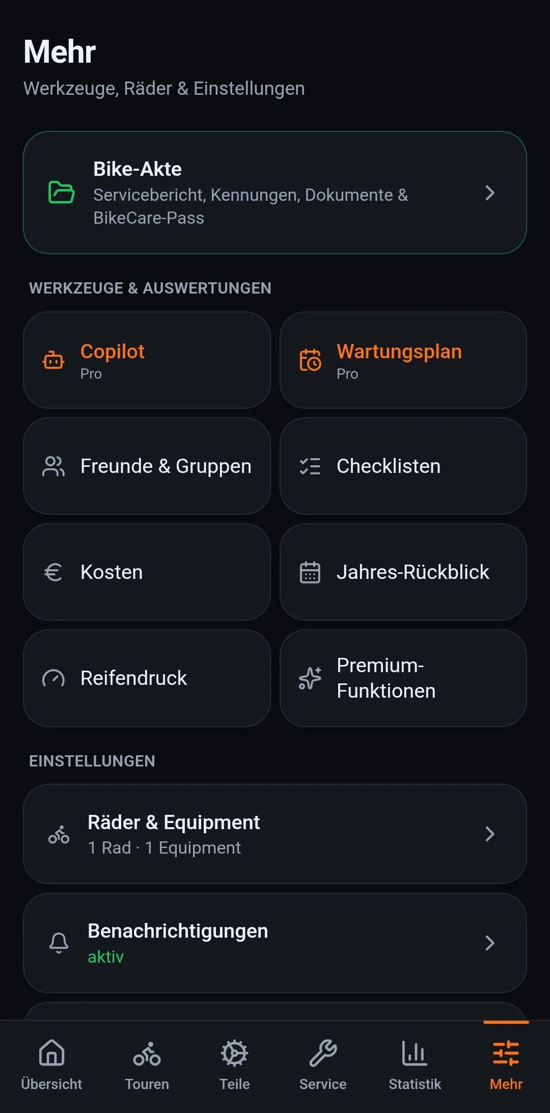 Der Mehr-Tab: Copilot, Wartungsplan, Gruppen, Checklisten, Kosten, Jahres-Rückblick, Reifendruck